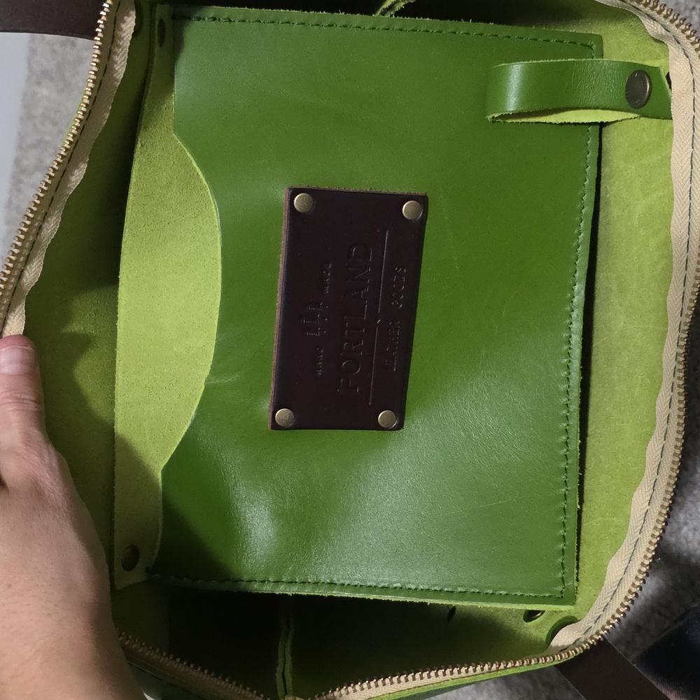 New Portland Leather Goods PLG Medium Zip Tote Green Apple - Picture 8 of 9